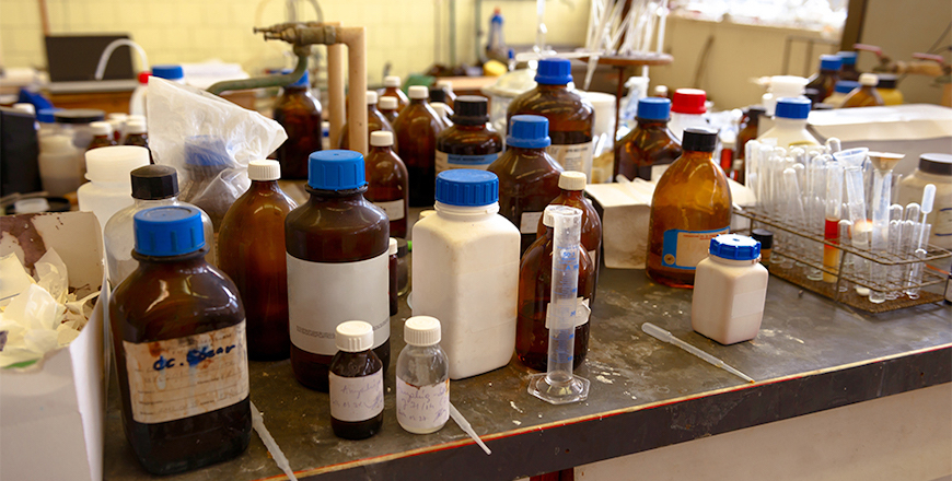 How to Store Corrosive Chemicals in Laboratories Safely | Justrite