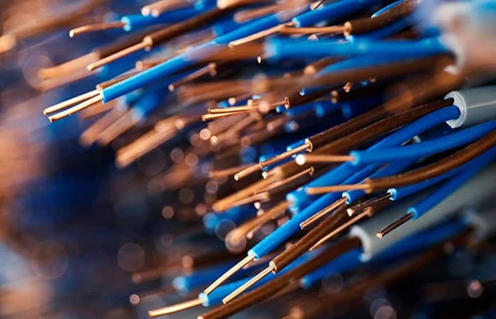 بررسی جامع تأثیر مواد شیمیایی بر کیفیت و دوام سیم و کابل