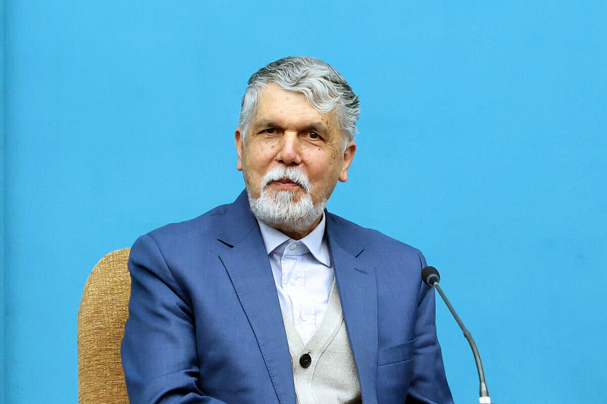 بدرقه باشکوه پاپ فرانسیس - دانش نامه